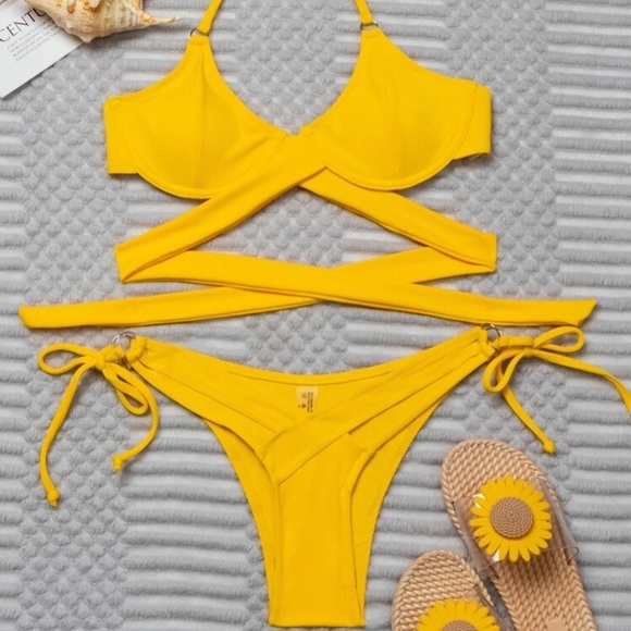 Bikini - Picture 4 of 5